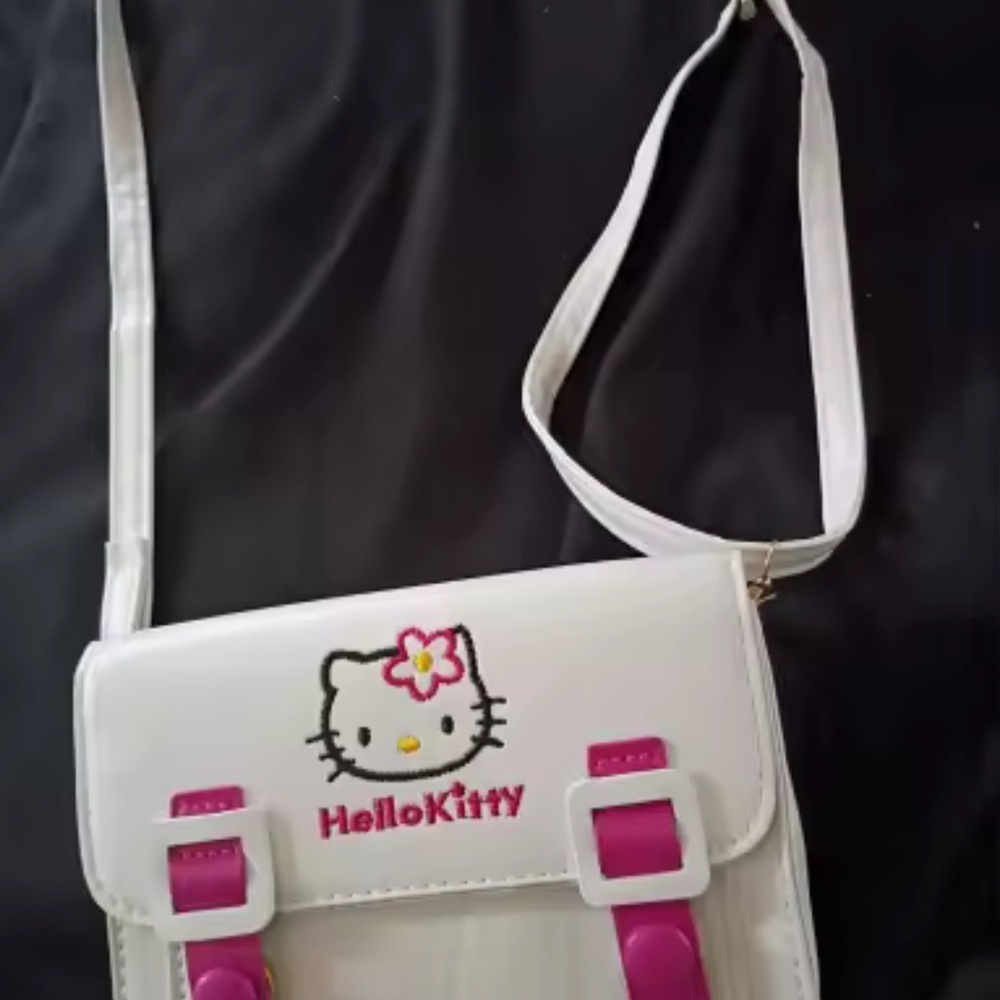 Hello Kitty Shoulder Bag - Kawaii Design in White and Pink with Adjustable Strap - Picture 8 of 13